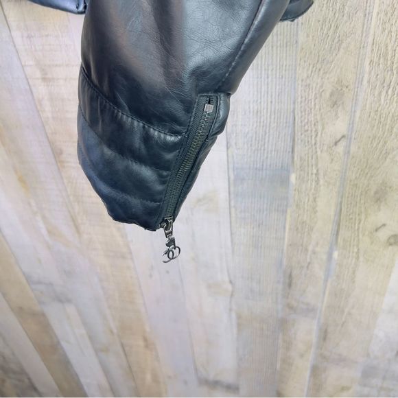 Vintage Rocawear XL Black Buttery Soft Faux Leather W/ROC Zipper Pulls & pockets - Picture 10 of 16